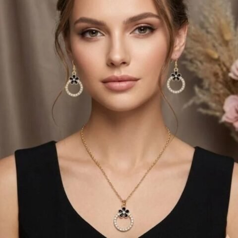 Elegant Floral Circle Pendant Necklace Set