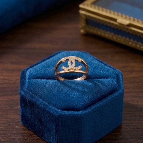 Elegant Floral Crystal Ring