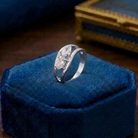 Elegant Floral Crystal Ring