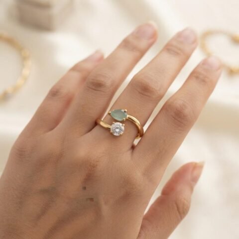 Elegant Aqua Gemstone Ring