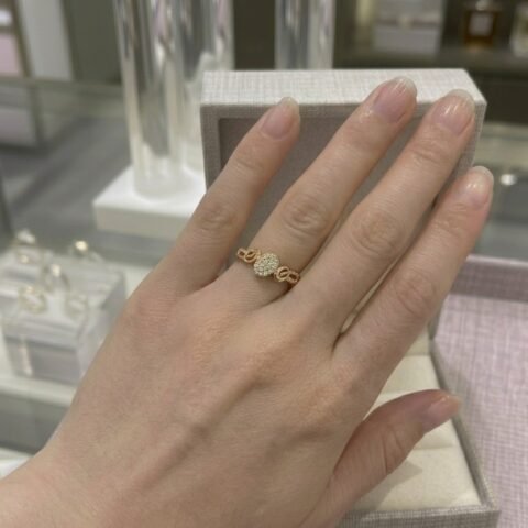 Elegant Gold-Tone Oval Crystal Ring