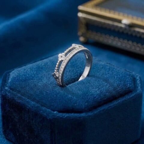 Elegant Floral Double-Band Crystal Rin